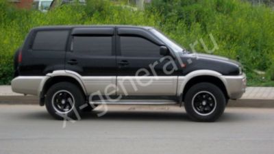 Лобовое стекло Nissan Mistral